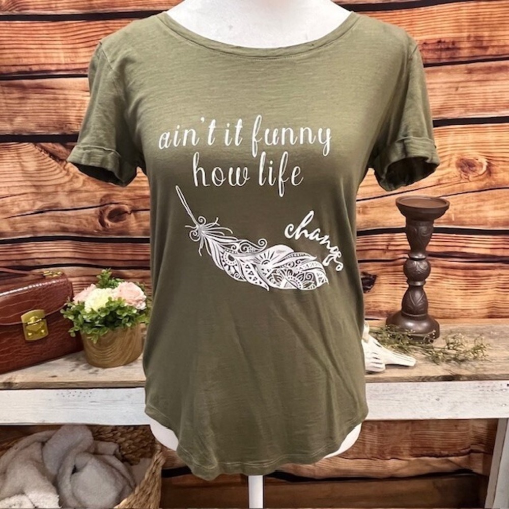 H&M Womens Feather Graphic Green Short Sleeve Tee Size XS - Picture 1 of 10